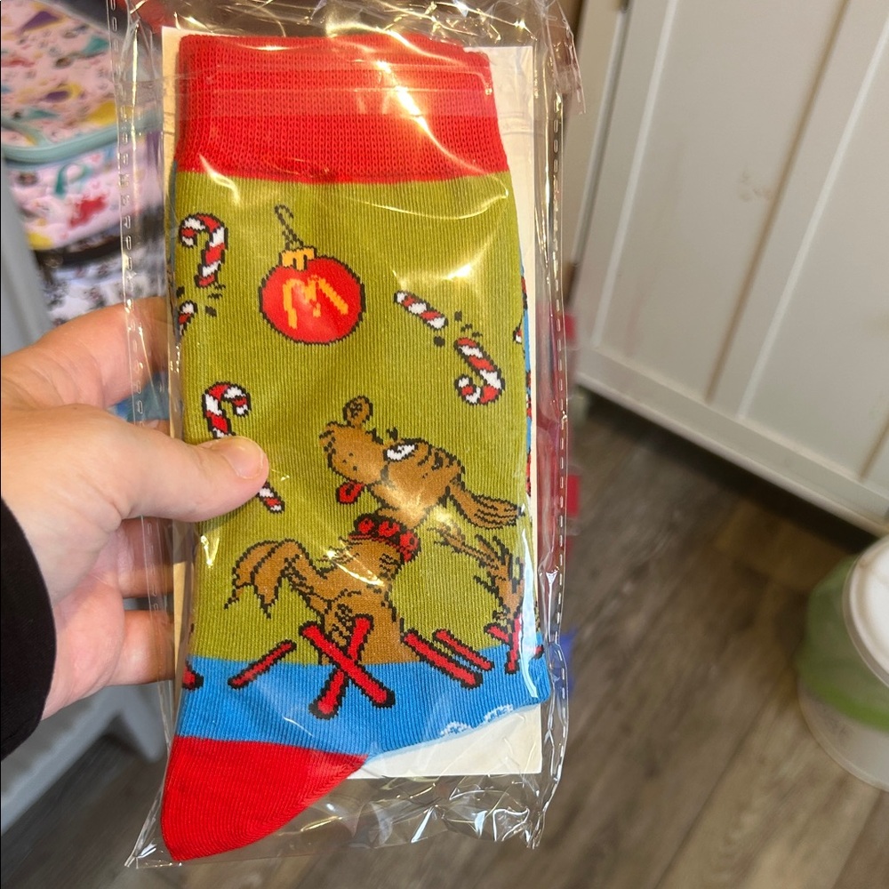 McDonald’s dr Seuss The Grinch happy meal socks NWT